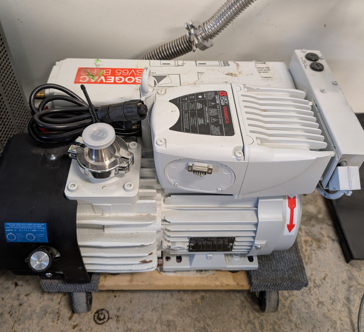 Leybold Sogevac SV 40/65 BIFC rotary vane vacuum pump