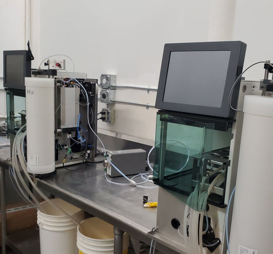 BUCHI C-810 Pure chromatography system with touchscreen interface and fraction collector